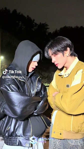 iQIYI's Starlight Boys Dance now, Right now! Round2 is opening for a limited time! Let's watch by PHOOM, PONG's challenge~ Let's