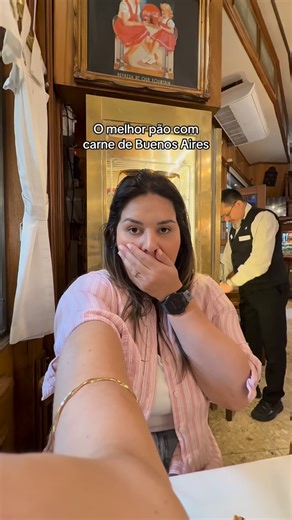 Isa viagens ✈️ on Instagram: "Buenos Aires em 2023: quem foi, foi, quem não foi prepare-se kkkk Esse sem dúvidas foi o melhor pão com filé mignon que comi não só em Buenos Aires mas na vida! Fica no Bar La Rambla (na recoleta). #buenosaires #argentina #americadosul #dicasdeviagem #viageminternacional"