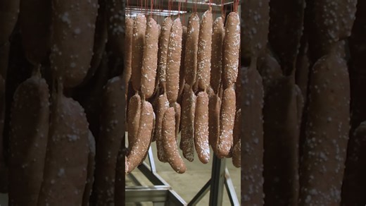 An expert's method of fermenting salami