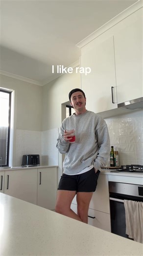 Rhys Johnson (@yeetyghost)’s video of One Direction