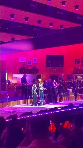 Kelly Clarkson and River Rose-Heartbeat Song-Las Vegas -18th July 2025