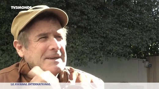 🇿🇦 Le chanteur sud-africain Johnny Clegg, surnommé le "Zoulou blanc", est mort à l'âge de 66 ans des suites d'un cancer. Engagé contre l'Apartheid, il avait rendu hommage à Nelson Mandela dans son titre "Asimbonanga" en 1987. | TV5MONDE