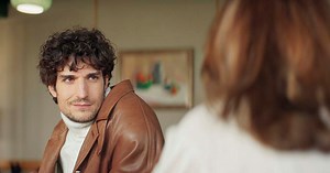 "El segundo acto": laberintos de reflexiones en movimiento