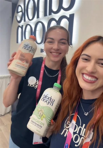 What’s better than one bottle of WM?? TWO bottles of WM! 💃🏼 💃🏼 #expo #wholemoon #ananeim #plantbased