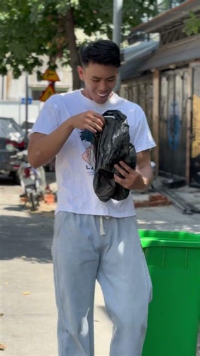 Tricky Thieves | MUSCLE MAN | #namphuong #muscleman #funny #shorts #hero #kindness