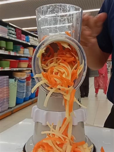 Manual Vegetable Grater: Carrots and Potatoes Made Easy
