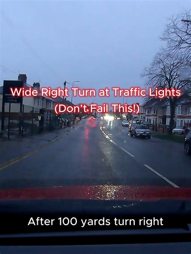 Mastering Right Turns at Traffic Lights for Driving Tests