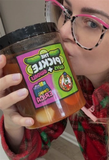 A little pickle crunch asmr this morning for you!! Featuring @The Pickle Guys & @ERICA & MORGAN Bloody Mary Mix! Yum yum YUM!!! #pickles #picklelovers #bloodymary #ASMR #crunchy
