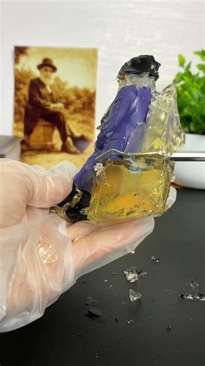 Create your custom 3D portrait here 👉 https://getmemorify.com/products/memoportrait