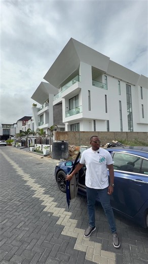 A little look at this ₦1.150 billion home in Osapa London. 🏡 Just taking you around the exterior and pool area of this beautiful five-bedroom home. There’s definitely more to see inside, but we’ll leave that for the full tour. 😉 ₦1.150 Billion | Osapa London📍 For inquiries and inspection, contact SEYI 07012913457 📞