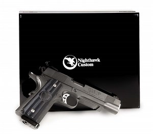 RWA Nighthawk Custom GRP Recon: Les matériaux