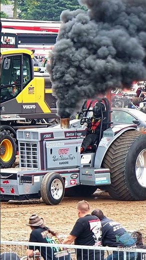 Diesel-powered tractor hardly smokes at all 🤪