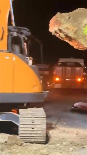 BSG CIVIL LTD We hope everyone had a relaxing break and started the year off well! Scotty's team have been working tirelessly on our Mangawhai Road Rehabilitation project, even pulling nights to get the job done 💪🌙 Also, check out our new website! www.bsg.net.nz #bsgcivil #digger #roadworks #MangawhaiRoad | BSG Team