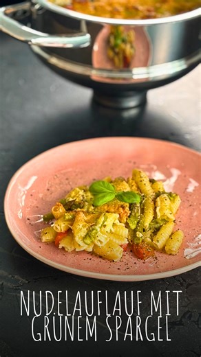 ✨ Nudelauflauf mit grünem Spargel ✨ Frühlings-Feierabendküche für die ganze Familie: wir zeigen Euch einen leckeren und super schnellen One-Pot-Nudelauflauf mit Coctailtomaten und grünem Spargel - und reichlich Käse darf natürlich auch nicht fehlen! 🧀🍅 👉 Zum Rezept: https://www.kochenmitamc.info/rezepte/nudelauflauf-mit-grunem-spargel/42360 #amc #kochenmitamc #besseressenbesserleben #smartcooking #gesundeskochen #frühling #frühlingsküche #spargel #auflauf #einfacherezepte | AMC