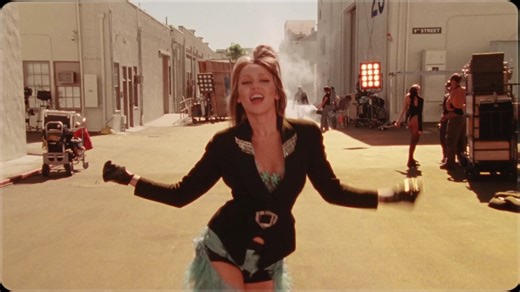 Miley Cyrus - Easy Lover (官方MV)