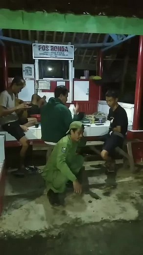 Hansip Moshing al ritmo de System Of A Down