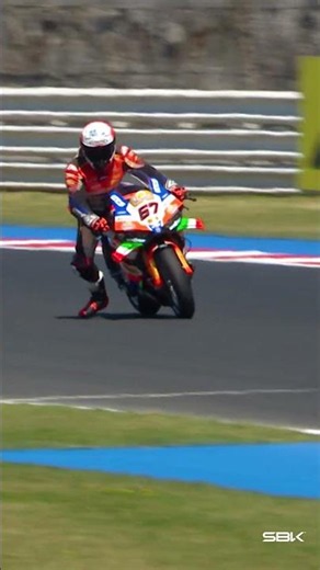 Sam Lowes and Alberto Surra fight for P7 in Race 1 ⚔️ | 2026 #EmiliaRomagnaWorldSBK 🇮🇹
