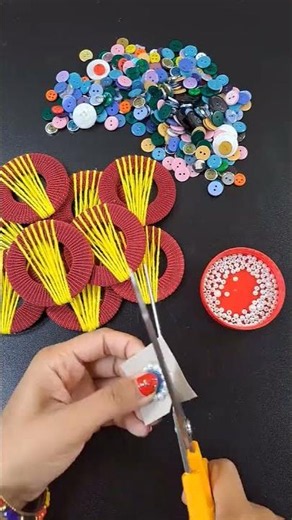 I made a unique wall hanging with rubber bands and buttons #shortsfeed #facts #craft #Lifestyle