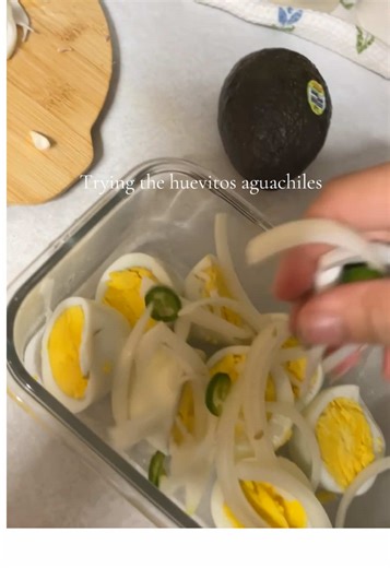 Finally got to make the viral aguachiles de huevo (egg aguachiles) #aguachiles #eggaguachiles #boiledeggs #viraleggs