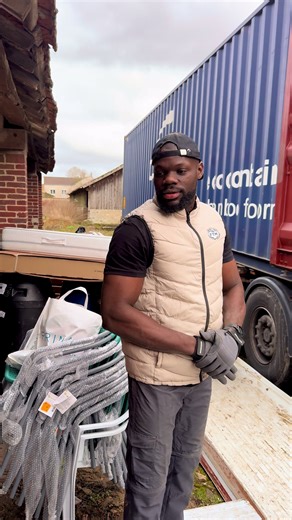 Chargement de colis pour la France depuis le Mali
