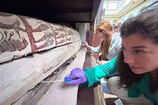 Para transportarnos al Antiguo Egipto, unos investigadores llevan meses haciendo una sola cosa: oler momias de hace 5.000 años