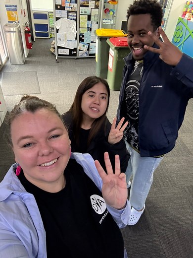 Day 3 – Deaf Youth Science Camp 🎓🔬The final day of camp kicked off with the kids packing their bags 🧳 and DYA running some fun activities to practise everyone’s names 👋✨David and Chris then unpacked what STEM means 🧠💡 and explored all the amazing jobs in science, technology, engineering, and maths.Some of the kids were excited to receive their 3D prints from Day 1 🧷🖥️ – so cool seeing their designs from Tinkercad brought to life!Before our Q&A, a few of the young students shared their fa