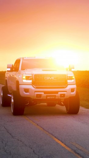 If you haven’t check our our GM Cab Light Line! 25% off through 7/9, these S-Series Cab Lights will take your build up a notch #boostauto #chavy #gmc #duramax #l5p #lml #lmm #lgh #lb7 #lly | Boost Auto