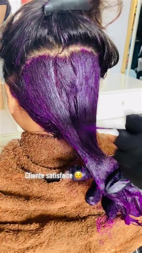 Coloration Authentique au Salon de Beauté