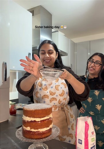 A sisters baking day has been long overdue but we had so much fun and the cake turned out so well 🎂 #baking #sisters #victoriaspongecake #easybaking #bakewithme