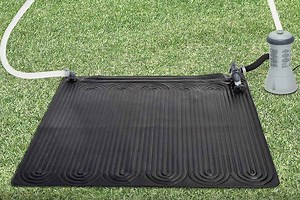 Piscine : le tapis chauffe-eau solaire Intex est à prix cassé dans cette boutique (-41 %)