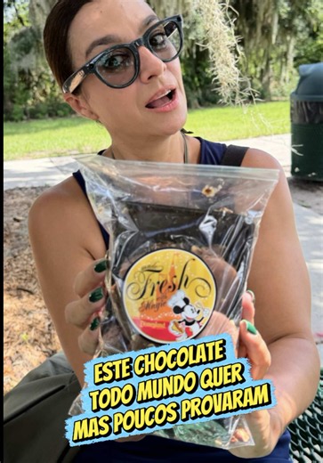 Não é exagero. Não é publi. E não é fácil de achar. Esse chocolate é um dos itens mais escassos da Disney — quando aparece, acaba rápido. A gente encontrou, provou… e agora entende por que todo mundo caça isso como ouro. 🍫✨ ⚠️ Aviso real: se você ver, não pensa. Compra. Você teria coragem de comer ou guardaria? 👀👇 ⸻ 💣 5 hashtags mais agressivas #DisneyRaro #SegredoDaDisney #DisneyHidden #DisneyFoodHunt #DisneyObsession @Talira Manñes ✨ @Rafael Pessina ⚡️