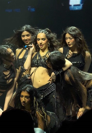 katseye - internet girl | beautiful chaos tour, washington dc 11/24/25 @KATSEYE @EYEKONS world official @daniela avanzini @meret manon @sophia laforteza @Megan Skiendiel @LARA RAJ @Yoonchae #katseye #katseyeconcert #concert #emiliesconcerts #fyp