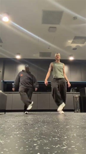 no matter what … you’ve got to STRUT @coloredcraig #heelschallenge #scotthoying #short