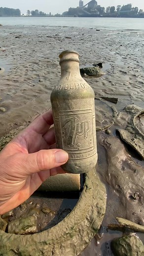 Vintage 7UP Bottle Hunt on the Fraser River | Beachcombing Treasures
