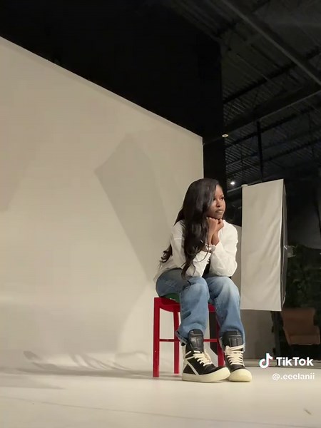 .eeelanii (@.eeelanii)’s videos with original sound - Julian 🥯✝️