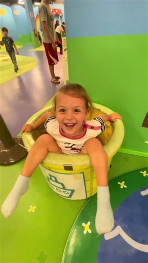 Tessa at Peppa Pig’s world #schaumburg #woodfieldmall #peppapig #playroom #peppapigchallenge