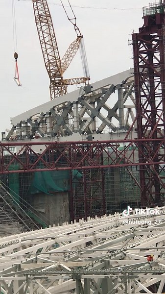 Ngày ngày đi làm cũng chỉ đi để cho quân số thêm đông thui, còn đi để đợi xem ngày nâng mái vòm là chủ yếu.#pvf #svd#