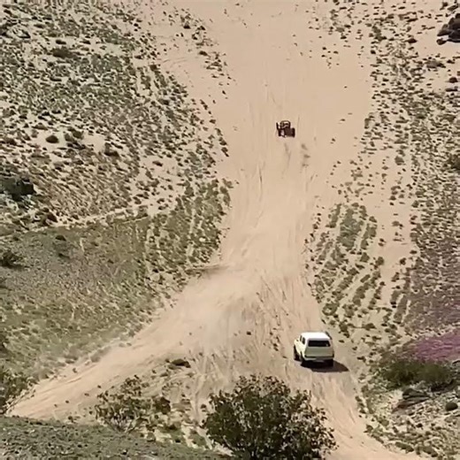 MID ENGINE SANDRAIL DOMINATING THE MASSIVE SAND HILL