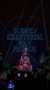 190K views · 5.1K reactions |  Le monde accueille (littéralement) la “Disney Electrical Sky Parade” à Disneyland Paris ✨  The world (literally) welcomes the Disney Electrical Sky Parade above Disneyland Paris ✨ | DLP Report | Facebook