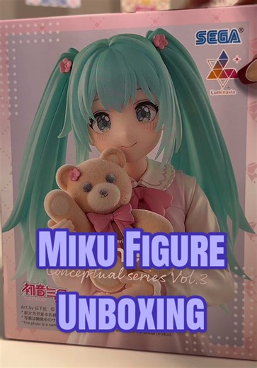 Unboxing the Adorable Miku Figure