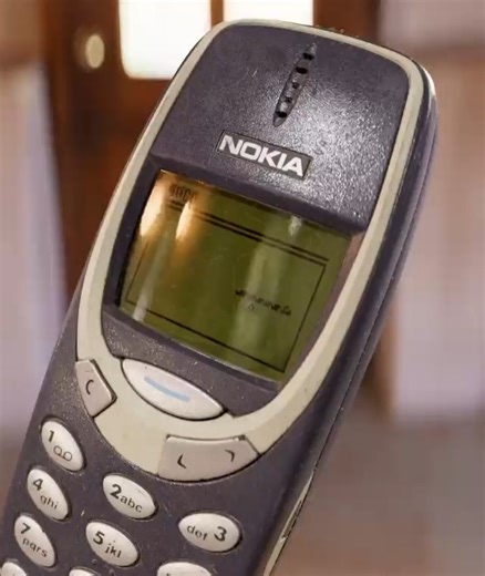 Reza Mortazavi walked us through the process of recreating the legendary Nokia 3310 in 3D, demonstrated the texturing steps, and explained how the surface details were made. Full breakdown: https://80.lv/articles/learn-how-to-make-famous-nokia-3310-with-cinema-4d/ | 80 Level