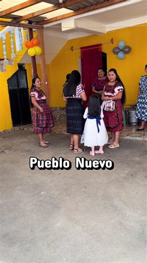Feliz cumpleaños a nuestras hijas que este día sea de felicidad y bendicion para cada una de ustedes las amamos y queremos mucho. #elpatrondesanjuanostuncalco🤠 #parati #cumpleañosfeliz #gemelas