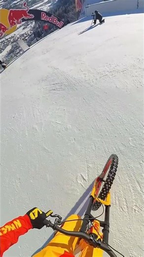 Flipping the „Hausbergkante“ with my bike on snow👀