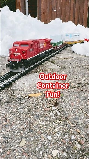 Lionel Maxi-Stack Intermodal Cars Outdoors! With MTH Dash 8 #ogaugetrains #ogauge #modeltrains