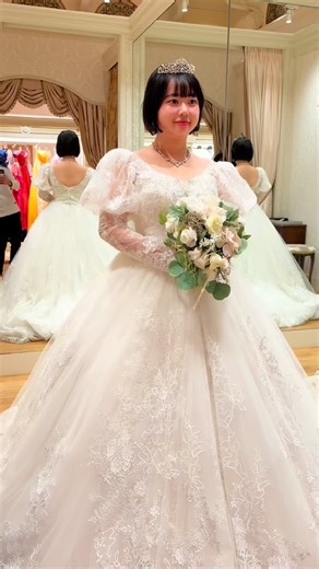 Rino Sasaki🧚🪄 | 「リトルマーメイド」🤍🧜‍♀️ ラストの結婚式シーンで アリエルが着ていたウェディングドレスを イメージしてつくられた特別なドレス👗💍 ずっと試着したかった憧れの一着🤍💫 動くたびにラメがきらきら光って まるで本物のアリエルになれたみたい🧜‍♀️✨... | Instagram