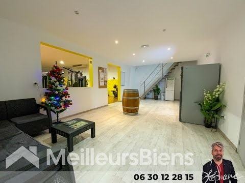 Dans Jonzac, local d’activité professionnel artisanal ou commercial.