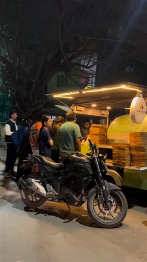 FOOD BLOGGER || LIFESTYLE | Tuk Tuk Pizzeria, BTM Layout 🍕 @tuktuk_pizzeria Must-try spot for pure veg pizza lovers! Their best-seller Earth’s Basket is a total hit... | Instagram
