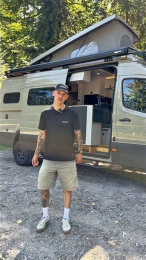 Fawkes ist ein individuell ausgebauter Mercedes Sprinter 4x4 und steht aktuell zum Verkauf