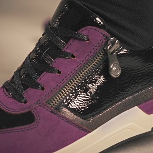 Ob bequeme Sneakers, praktische Slipper oder stylische Stiefeletten – jetzt unsere neue Kollektion im offiziellen Rieker Onlineshop entdecken! ✨ | Rieker