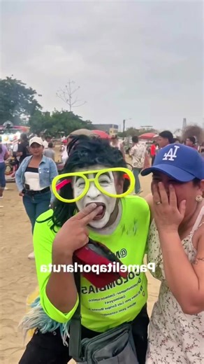 Divertido Desfile de Mimos y Mantas